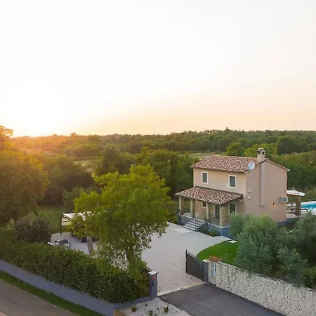 Azur Villa Muntic